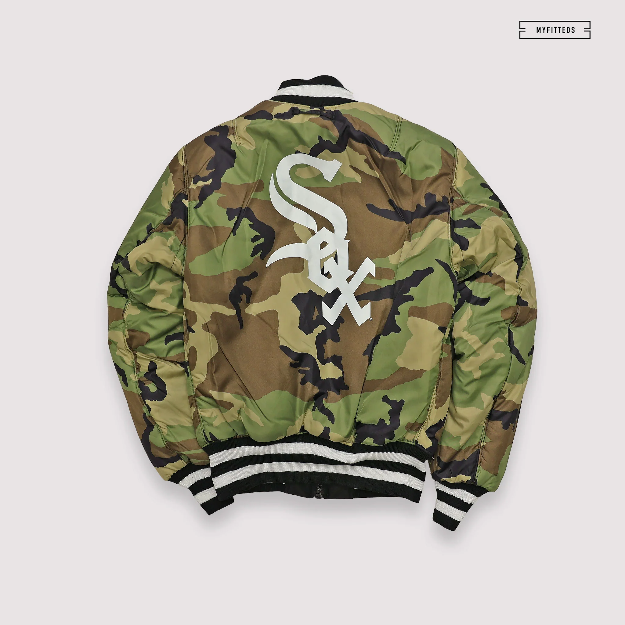 NEW ERA X ALPHA INDUSTRIES CHICAGO WHITE SOX REVERSIBLE BOMBER JACKET - Image 4